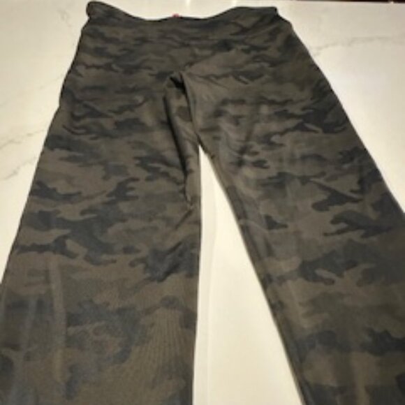 Spanx Camo Leggings – High Rise Sculpting Activewear. Size S - Picture 5 of 8